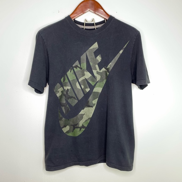 Nike Other - Nike Regular fit Rugged Camouflage Logo Tee Shirt